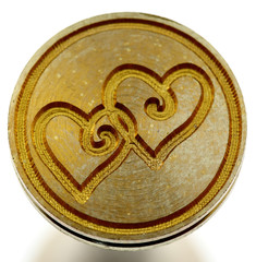 cachet de cire coeurs enlacés, fond blanc