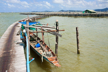 Fototapeta premium Bridge to fisherman house in Thai sea