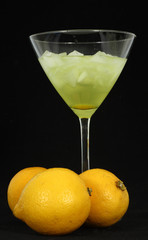 Cocktail mit Zitronen