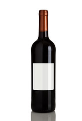 rotwein flasche mit leerem etikett