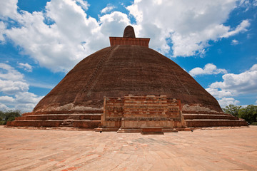 Fototapeta na wymiar Jetavaranama dagoba (stupa). Anuradhapura, Sri Lanka