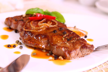 rumpsteak mit bratensauce