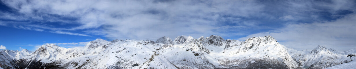 Fototapeta na wymiar Włoski-Alpy Szwajcarskie - Italian Version - Piz Bernina mt.4049