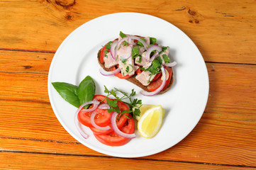 tuna fish sandwich