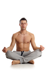 uomo fa esercizi di yoga