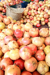 Granadas en el mercado de Agadir, Marruecos