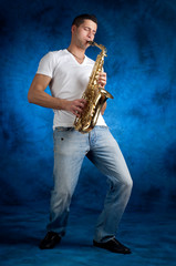 Plakat uomo che suona il sax