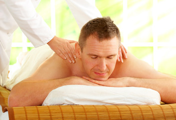 Obraz na płótnie Canvas Male enjoying massage treatment