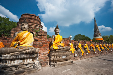 Fototapeta na wymiar Zniszczony Old Temple of Ayuthaya, Tajlandia,