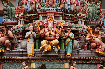 Fotobehang Ganesh, le dieu éléphant sur un temple indien © Delphotostock
