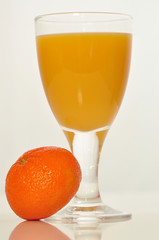 Orangensaft und Apfelsine