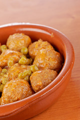 Fresh meatballs with peas