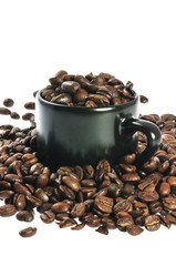 Kaffeebohnen und Espressotasse