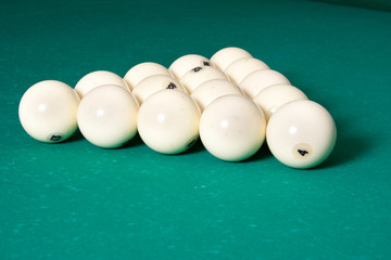 pyramid of billiard balls