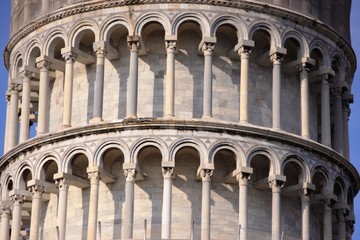 Colonnades de la tour de Pise