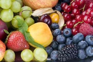 berry-fruit platter close-up