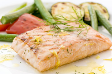 Lachs mit Gemüse