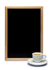 Lavagna con tazzina bianca