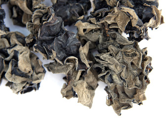 champignons noirs secs
