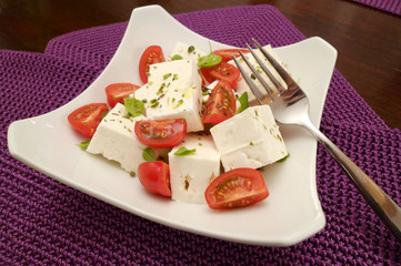 Schafskäse mit Tomaten