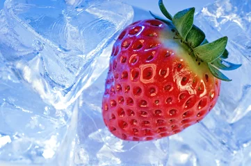 Wandaufkleber Erdbeere im Eis © pershing