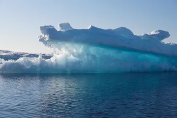 Foto auf Acrylglas Leuchtender Eisberg in Grönland © Achim Baqué