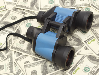 Discovers the wealth,Binoculars and money