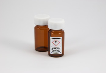 Flaschen braun - Ausrufezeichen