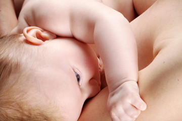 Baby beim Stillen Nahaufnahme