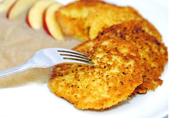 Kartoffelpuffer mit Apfelmus