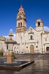 Fototapeta na wymiar Church in Morelia, Mexico
