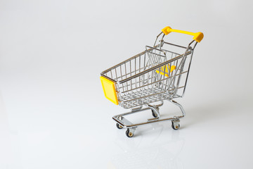 chariot supermarch&eacute; achat consommation m&eacute;nag&egrave;re course