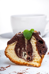 Marmorkuchen mit Puderzucker