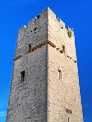Fototapeta na wymiar Starożytna Red Stones Tower z Giovinazzo. Apulia.