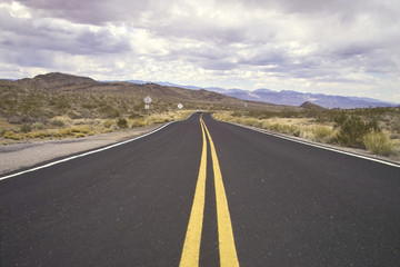 Fototapeta na wymiar Desert road