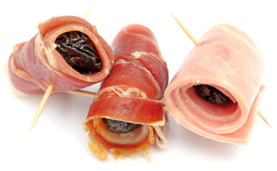 bouchées jambons/pruneaux, fond blanc