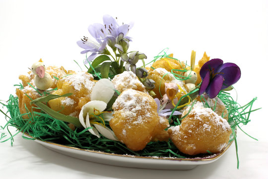 Osternest mit Geb&auml;ck