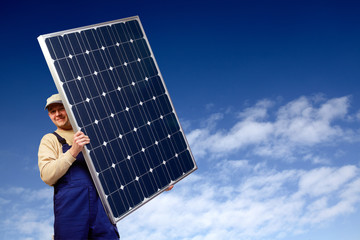 expert with solar panel011