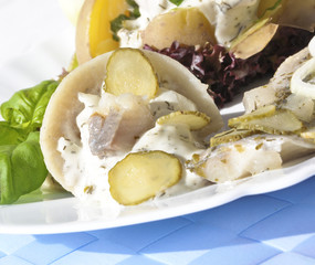 Rollmops gefüllt mit Dillhaben und Kartoffeln