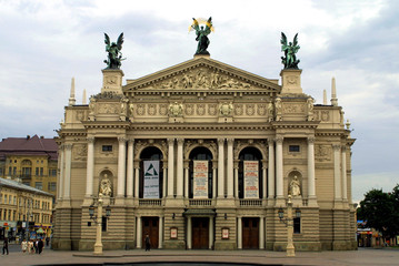 Fototapeta na wymiar Teatr Opery i Baletu, Lwów, Ukraina