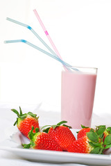 Erdbeeren und Erdbeermilch