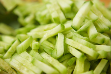 Frischer Gurkensalat