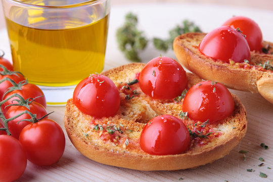Frisa with tomato, olive oil and oregano