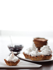 Cakes with currants and cream