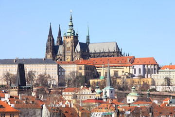 Obraz premium Early Spring in Prague - gothic Castle above the River Vltava
