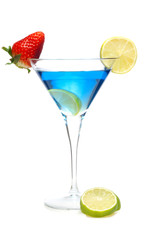 cocktail curacao blu con  fragola e lime