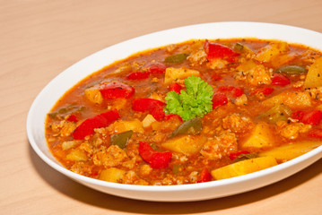 Hackfleisch mit Kartoffeln & Paprika