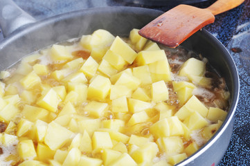 potato in pan