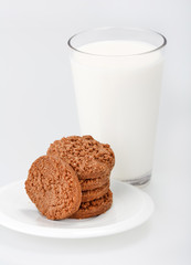 glass of milk with cookies