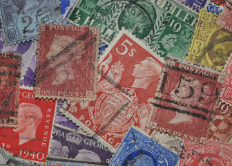 Fototapeta na wymiar Klasyczne brytyjskie znaczki pocztowe wszystkie używane i stemplem
